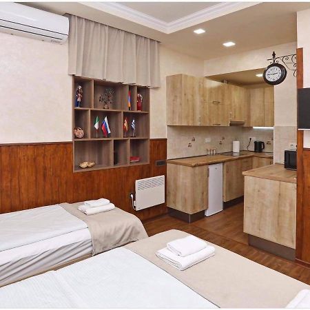 Family Mini-Hotel Martirosyan'S And Tours Yerevan Exterior photo
