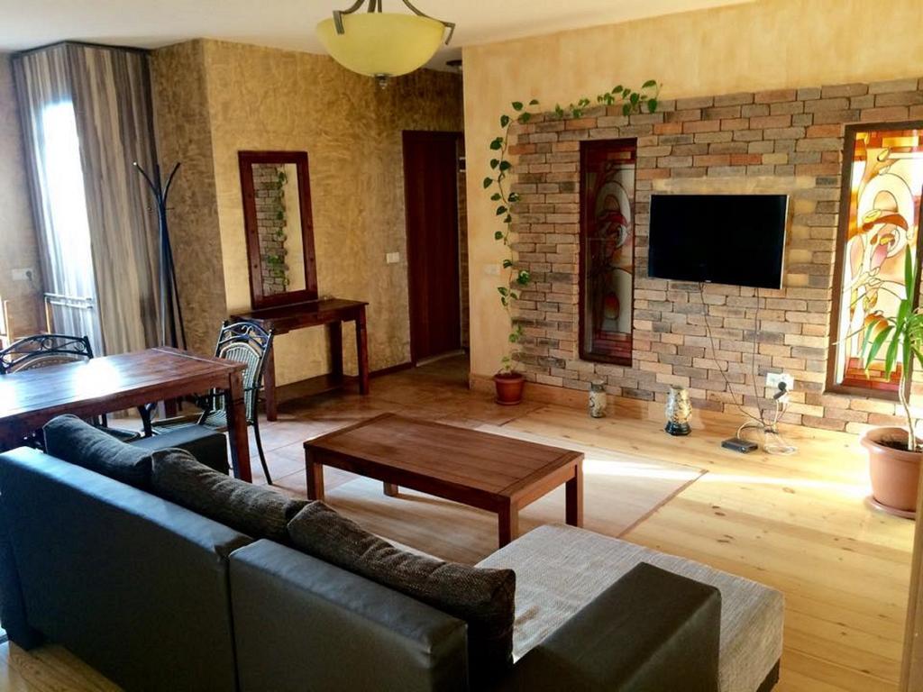 Family Mini-Hotel Martirosyan'S And Tours Yerevan Room photo