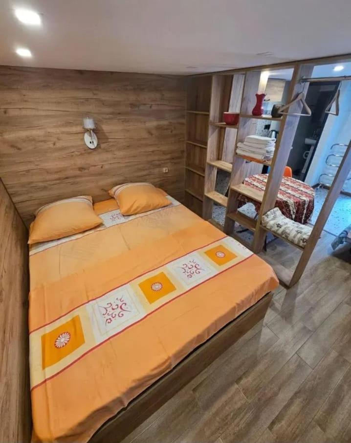 Family Mini-Hotel Martirosyan'S And Tours Yerevan Exterior photo