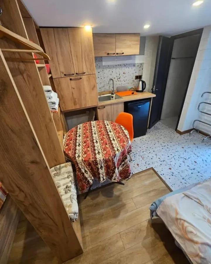 Family Mini-Hotel Martirosyan'S And Tours Yerevan Exterior photo