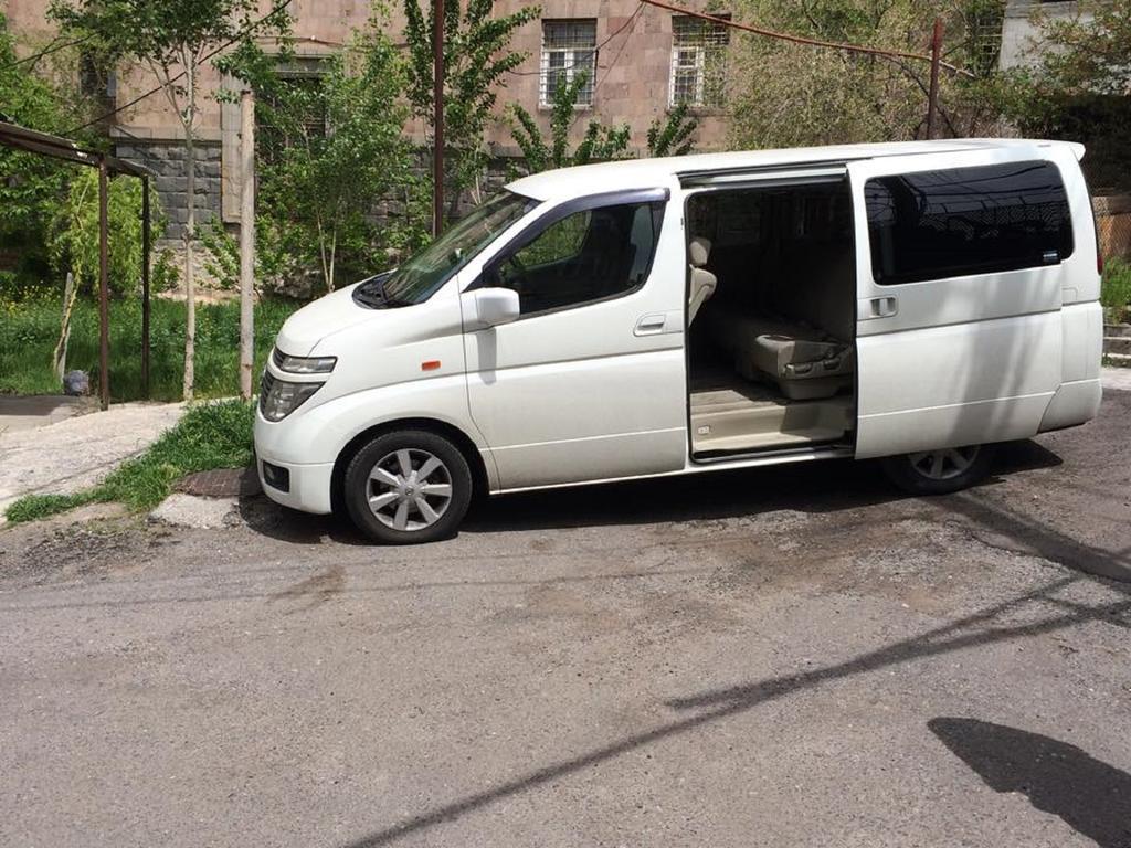 Family Mini-Hotel Martirosyan'S And Tours Yerevan Exterior photo
