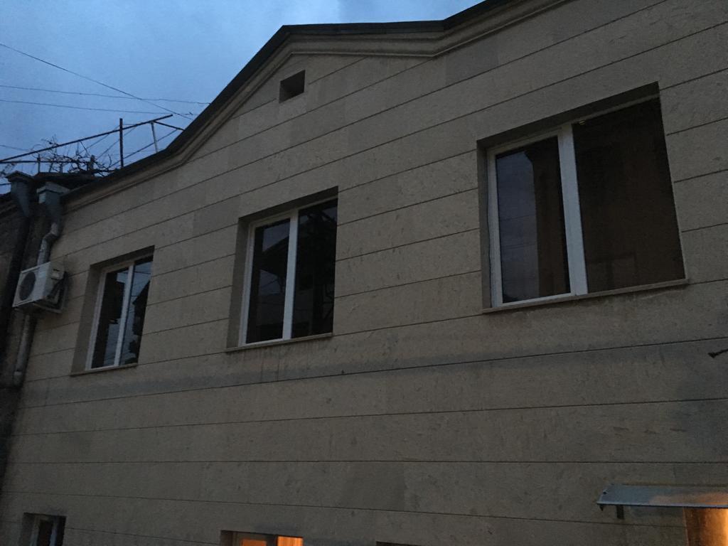 Family Mini-Hotel Martirosyan'S And Tours Yerevan Exterior photo